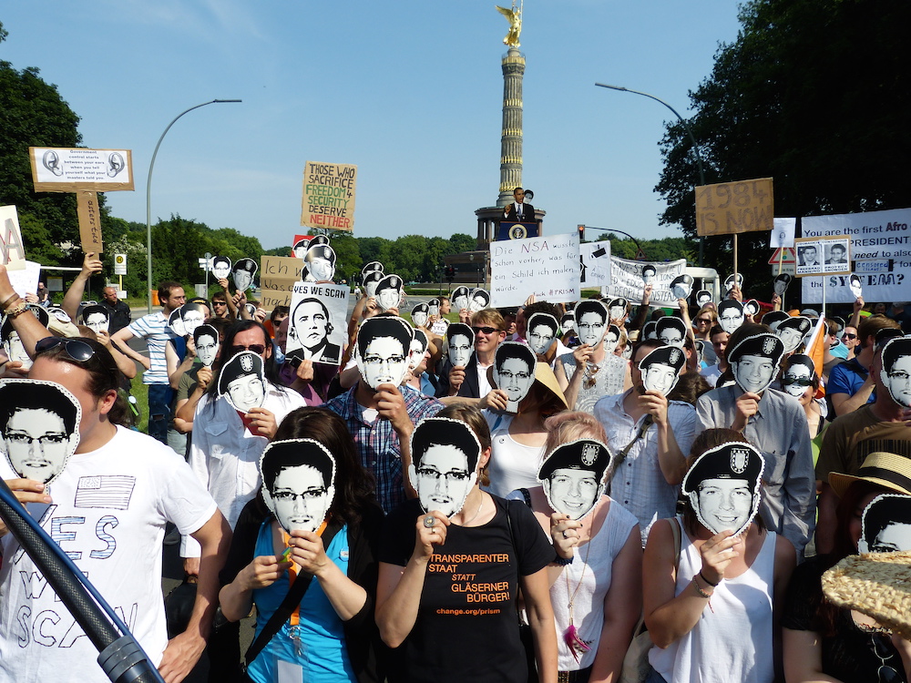 Manifestation à Berlin contre la surveillance des communication après les révélations d'Edward Snowden sur la NSA